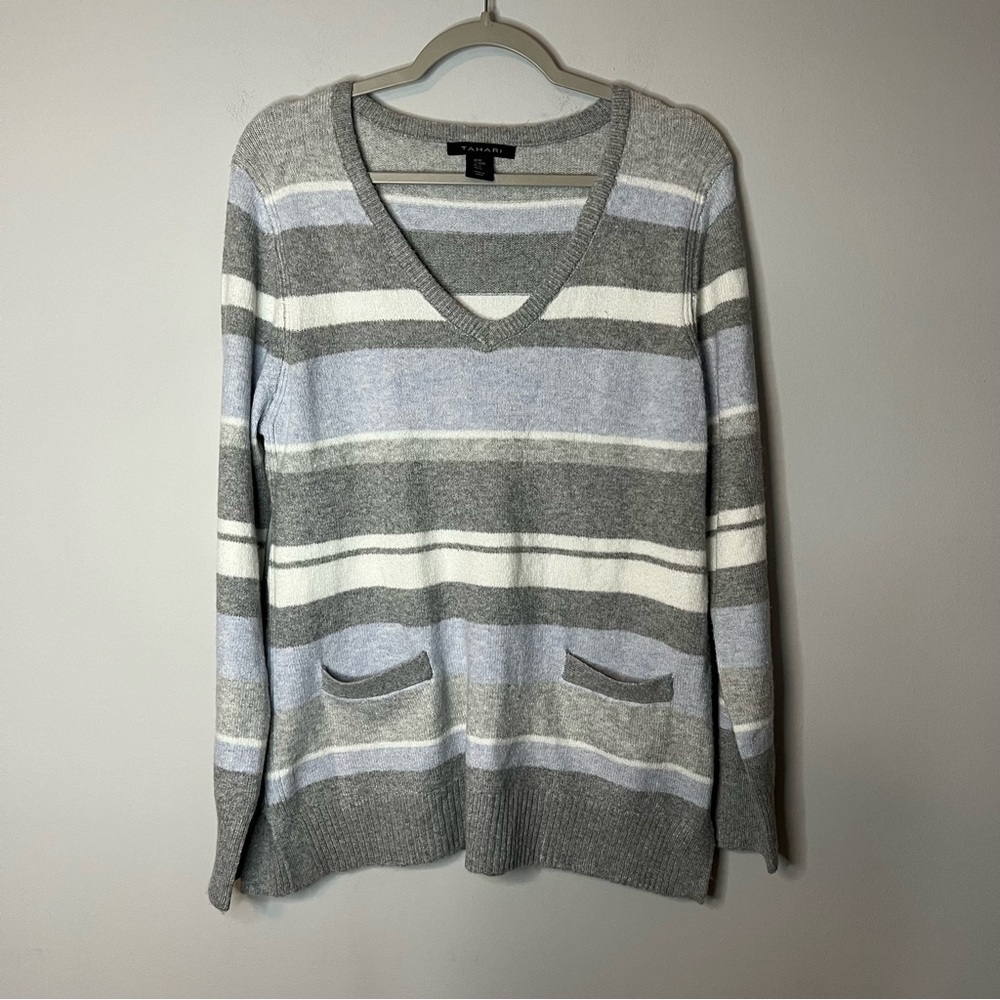 Women’s Tahari gray striped v-neck pullover sweater size medium M